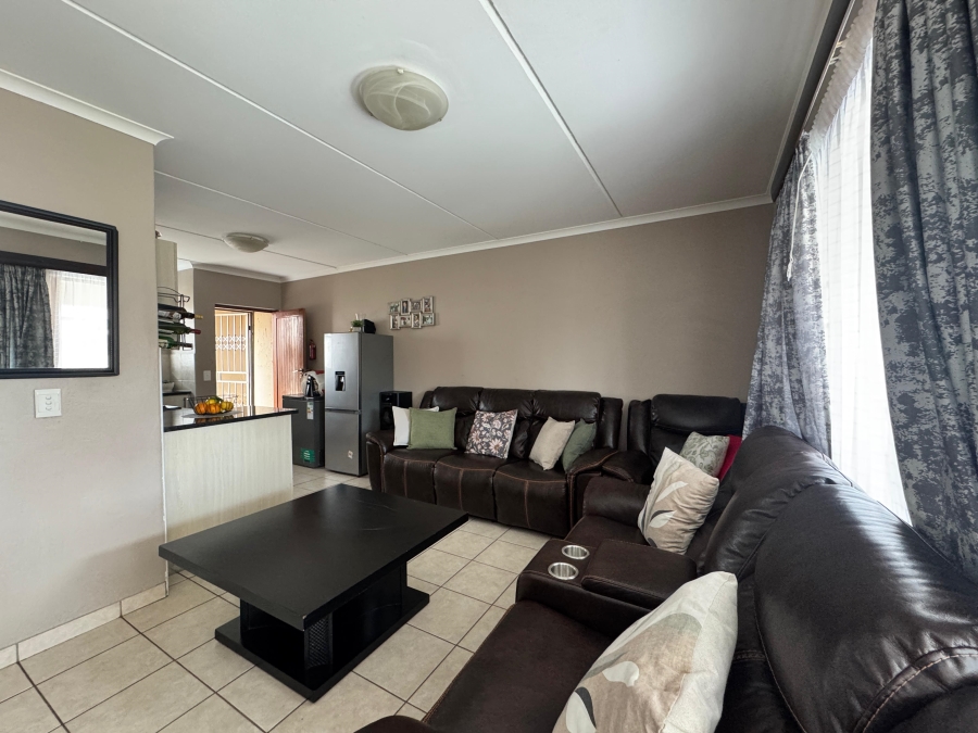 To Let 2 Bedroom Property for Rent in Arundo Estate Gauteng