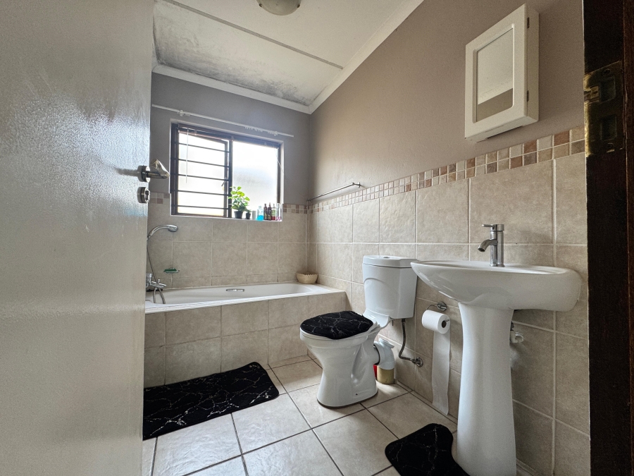 To Let 2 Bedroom Property for Rent in Arundo Estate Gauteng