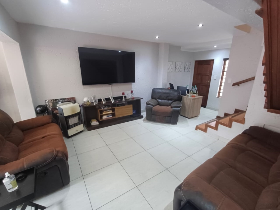 3 Bedroom Property for Sale in Glen Marais Gauteng