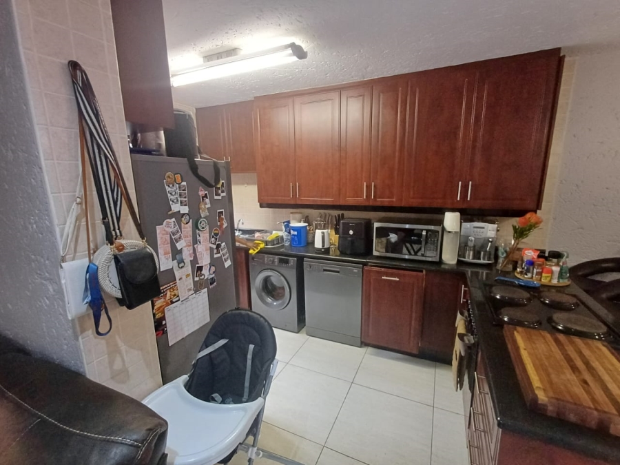 3 Bedroom Property for Sale in Glen Marais Gauteng
