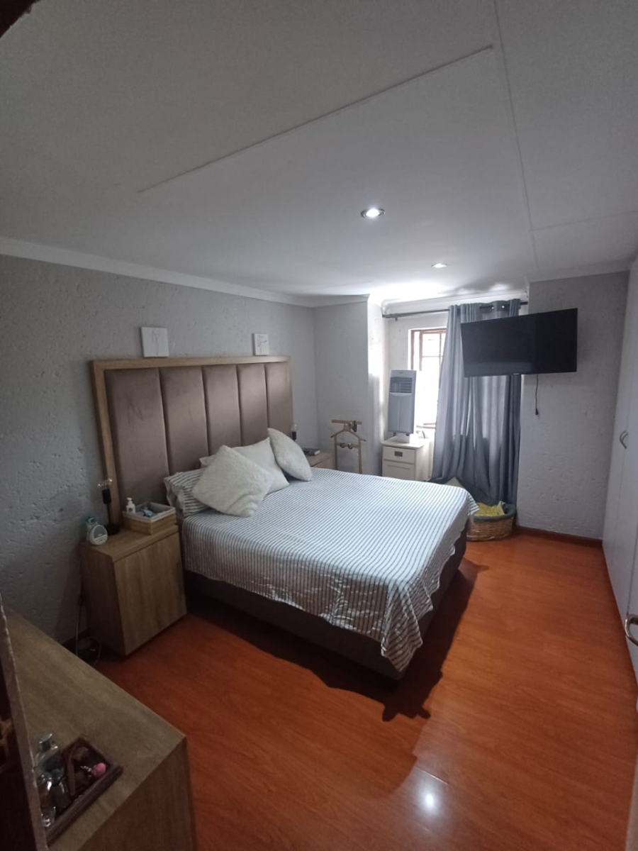 3 Bedroom Property for Sale in Glen Marais Gauteng