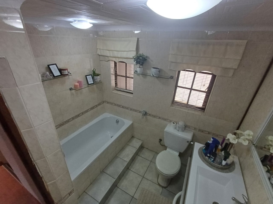 3 Bedroom Property for Sale in Glen Marais Gauteng