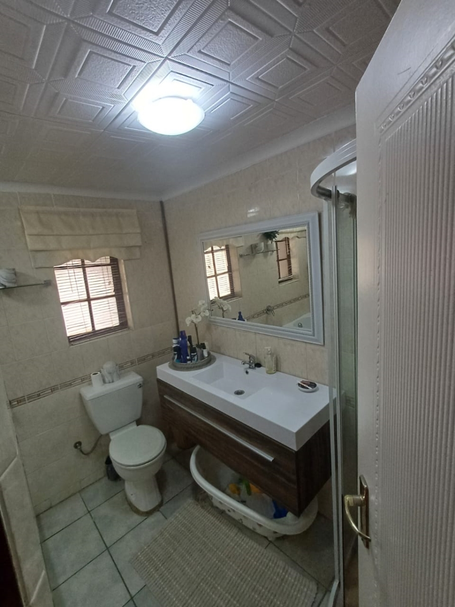 3 Bedroom Property for Sale in Glen Marais Gauteng