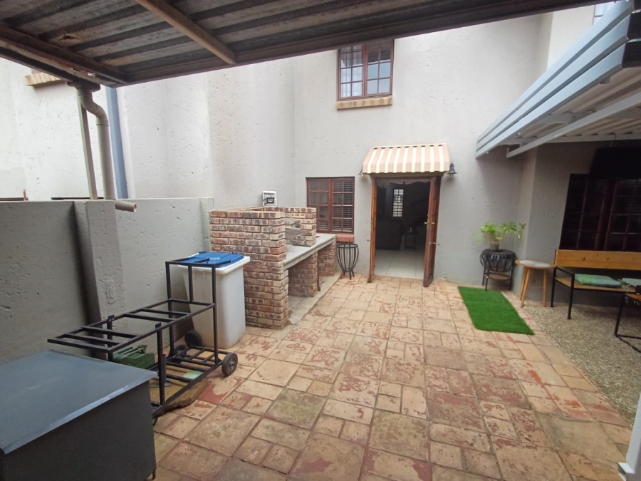 3 Bedroom Property for Sale in Glen Marais Gauteng