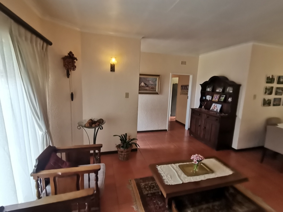 5 Bedroom Property for Sale in Brackendowns Gauteng