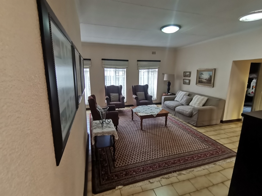 5 Bedroom Property for Sale in Brackendowns Gauteng