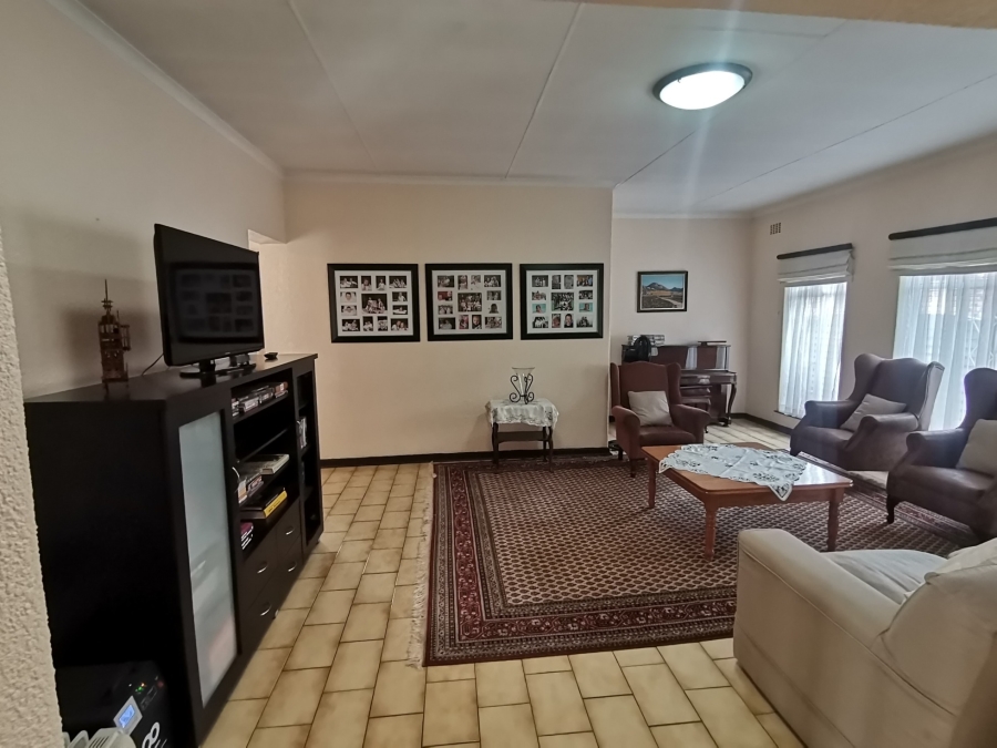 5 Bedroom Property for Sale in Brackendowns Gauteng