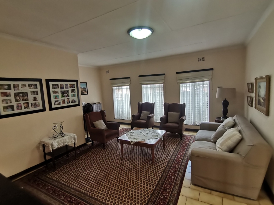 5 Bedroom Property for Sale in Brackendowns Gauteng