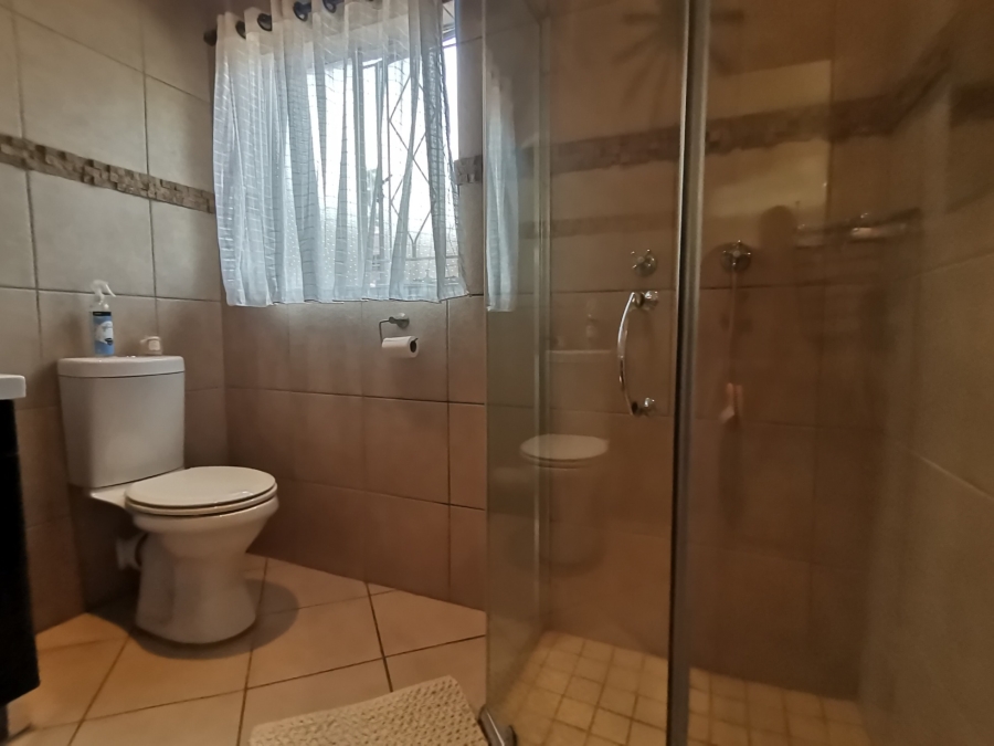 5 Bedroom Property for Sale in Brackendowns Gauteng