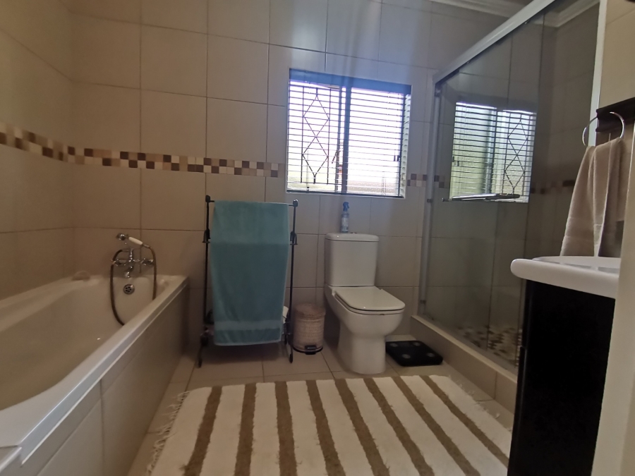 5 Bedroom Property for Sale in Brackendowns Gauteng