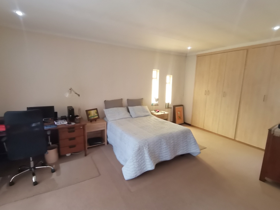 5 Bedroom Property for Sale in Brackendowns Gauteng