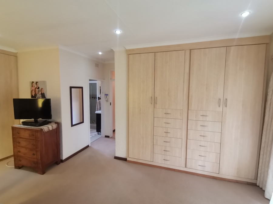 5 Bedroom Property for Sale in Brackendowns Gauteng