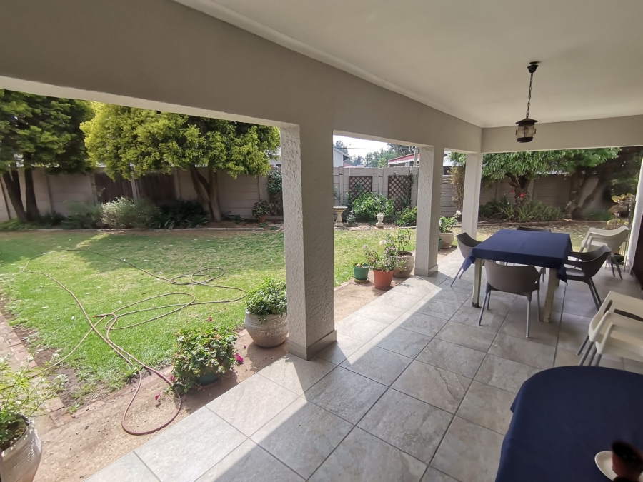 5 Bedroom Property for Sale in Brackendowns Gauteng