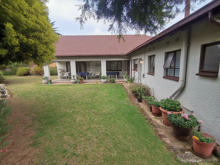 5 Bedroom Property for Sale in Brackendowns Gauteng