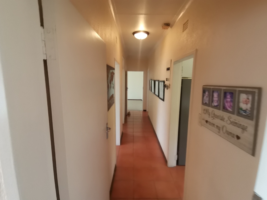 5 Bedroom Property for Sale in Brackendowns Gauteng