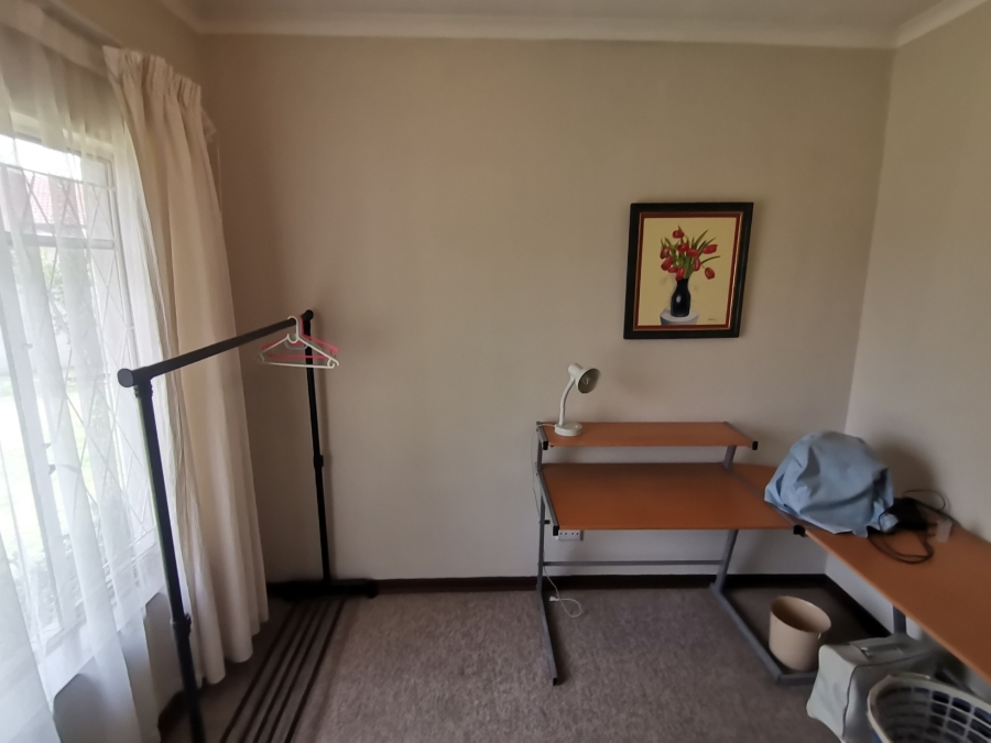 5 Bedroom Property for Sale in Brackendowns Gauteng