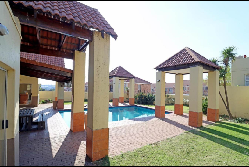 2 Bedroom Property for Sale in Vorna Valley Gauteng