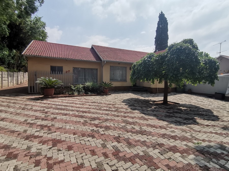 4 Bedroom Property for Sale in Brackendowns Gauteng