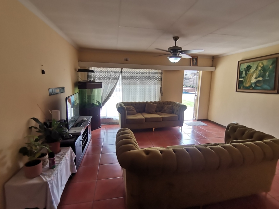 4 Bedroom Property for Sale in Brackendowns Gauteng