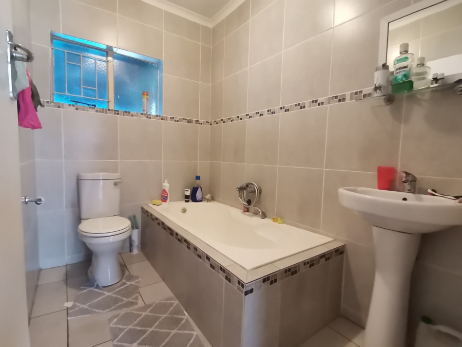 4 Bedroom Property for Sale in Brackendowns Gauteng