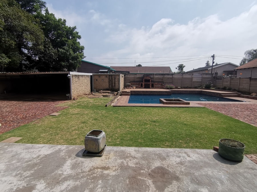 4 Bedroom Property for Sale in Brackendowns Gauteng