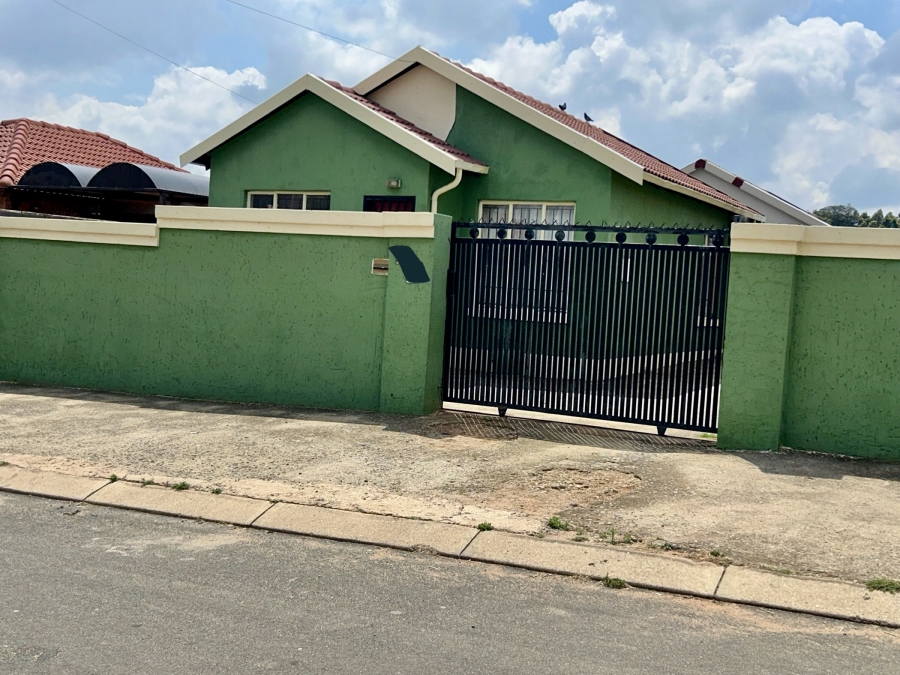 2 Bedroom Property for Sale in Kagiso Gauteng