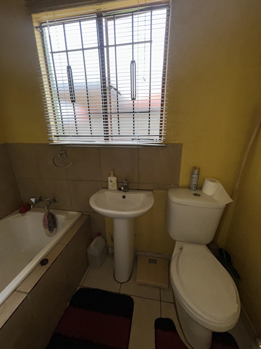 2 Bedroom Property for Sale in Kagiso Gauteng