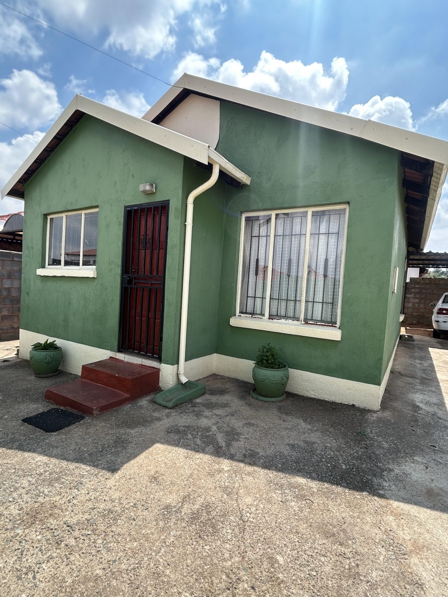 2 Bedroom Property for Sale in Kagiso Gauteng