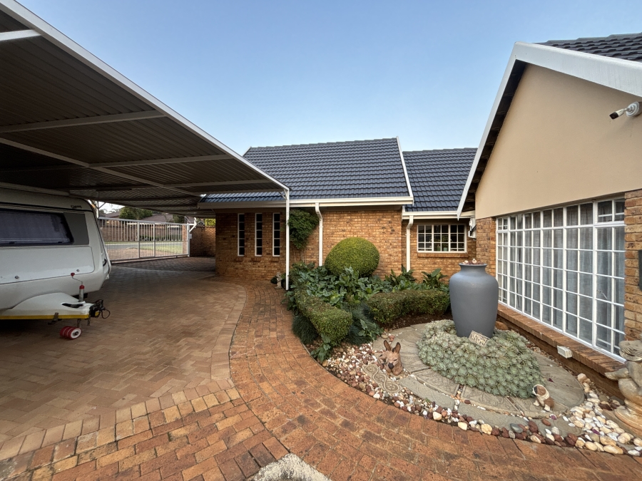 4 Bedroom Property for Sale in Sunward Park Gauteng
