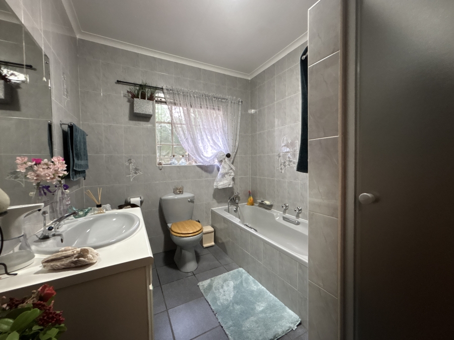 4 Bedroom Property for Sale in Sunward Park Gauteng