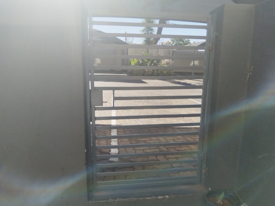 To Let 2 Bedroom Property for Rent in North Riding AH Gauteng