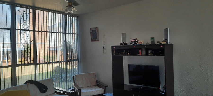 To Let 1 Bedroom Property for Rent in Casseldale Gauteng