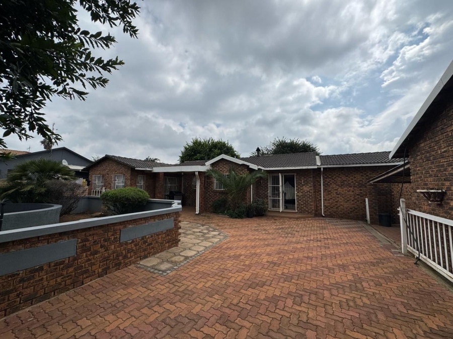 3 Bedroom Property for Sale in Dalpark Gauteng