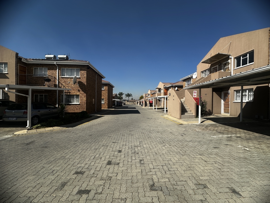 2 Bedroom Property for Sale in Dalpark Gauteng