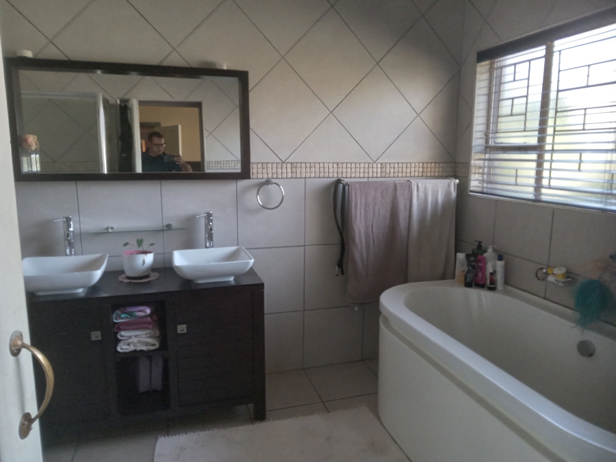 3 Bedroom Property for Sale in Brakpan Central Gauteng