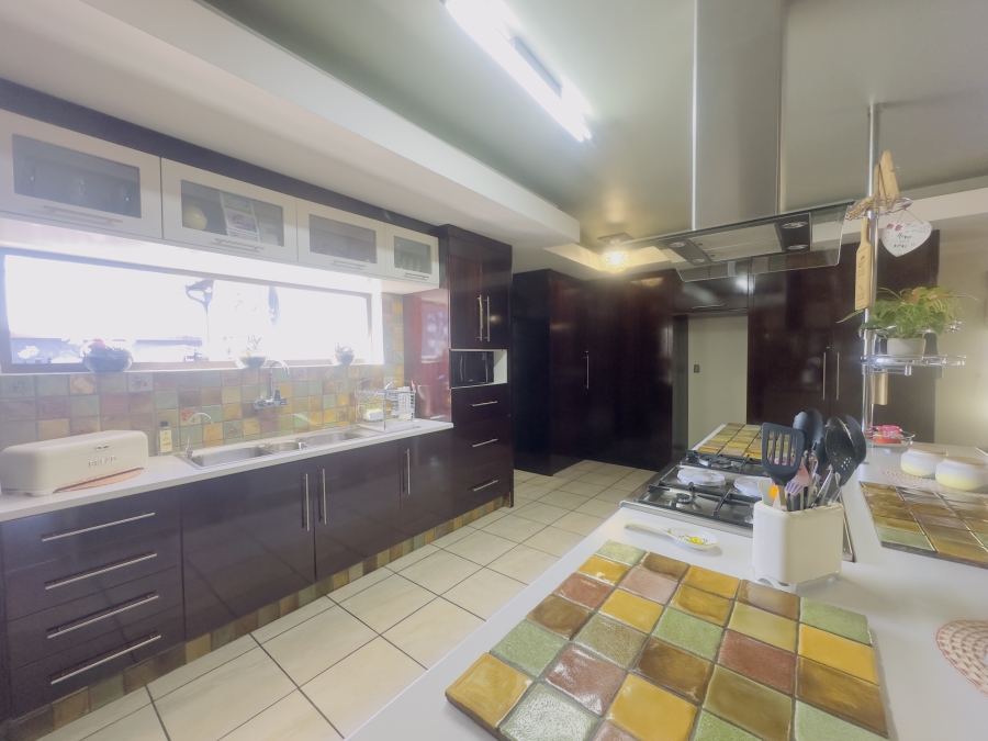 6 Bedroom Property for Sale in Lambton Gauteng
