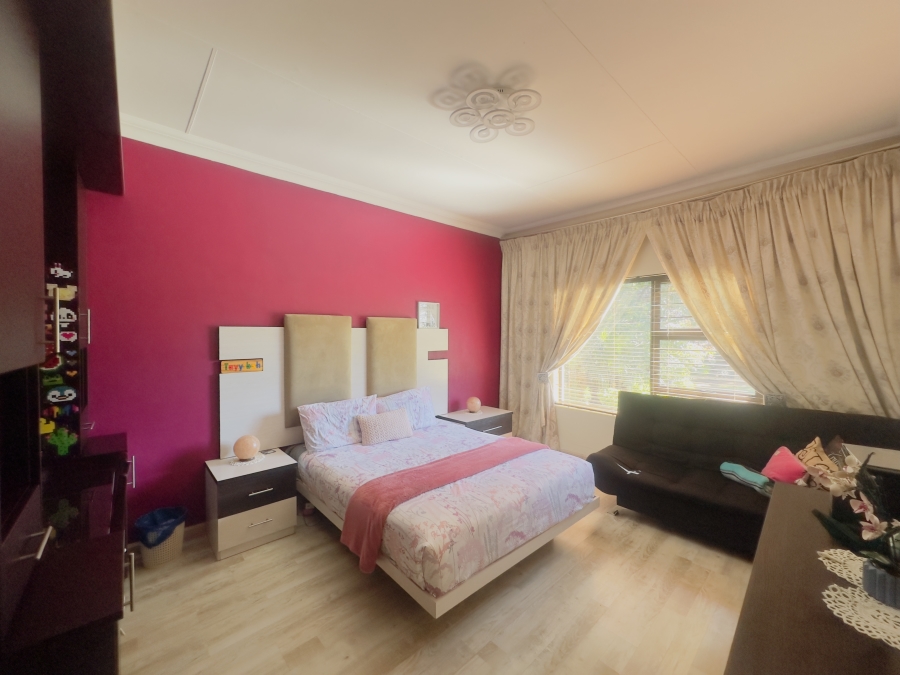 6 Bedroom Property for Sale in Lambton Gauteng