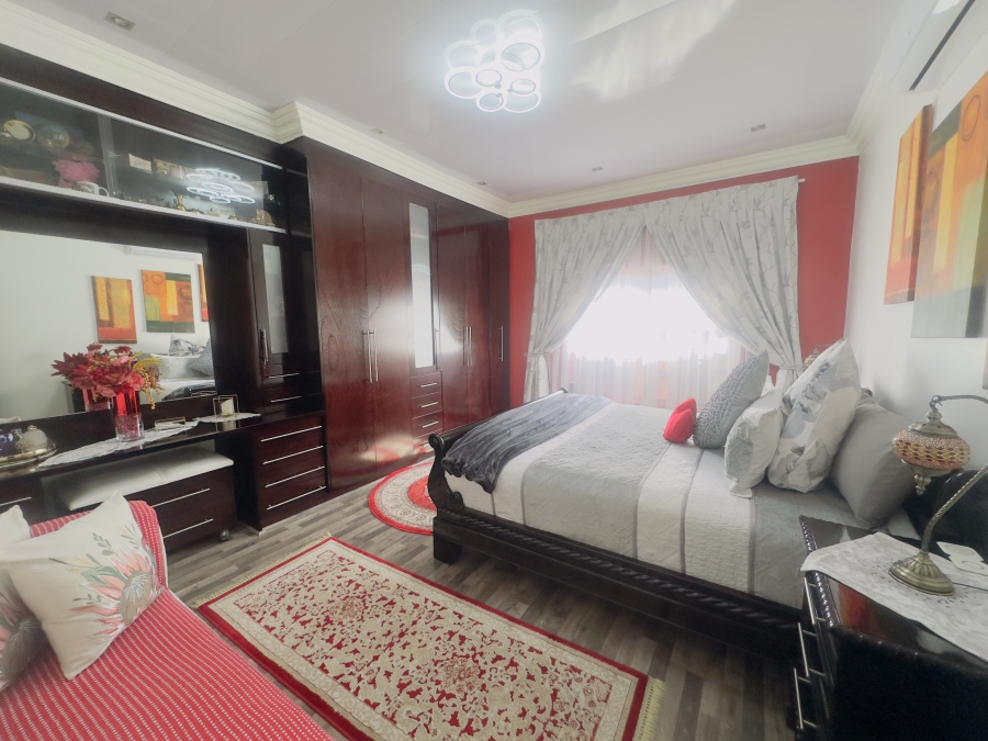 6 Bedroom Property for Sale in Lambton Gauteng