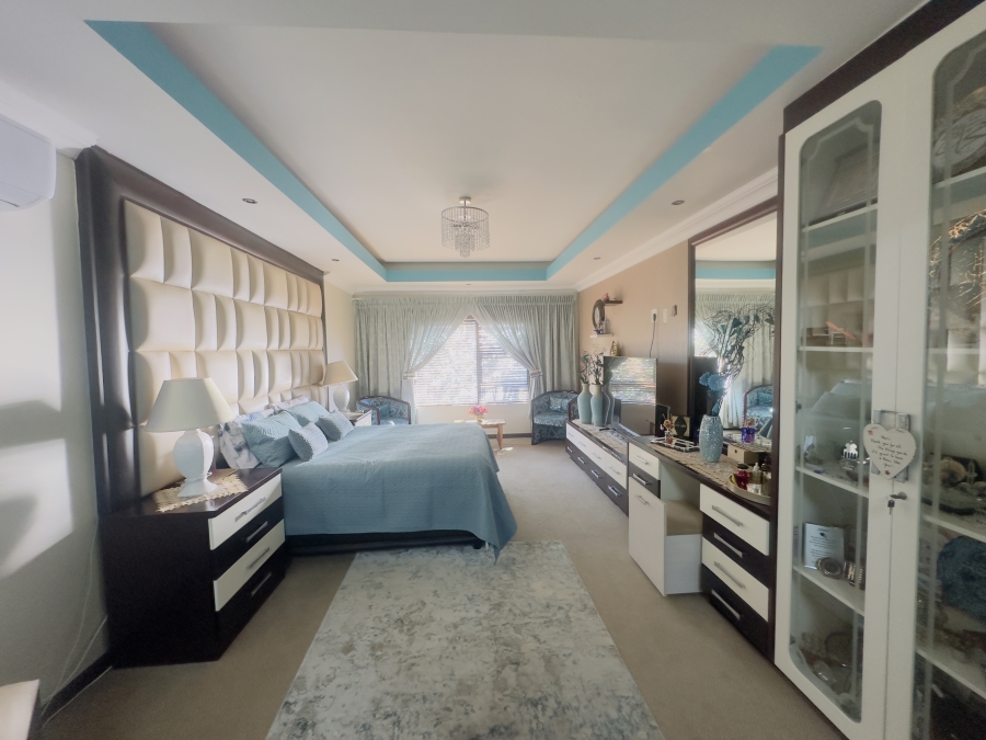 6 Bedroom Property for Sale in Lambton Gauteng
