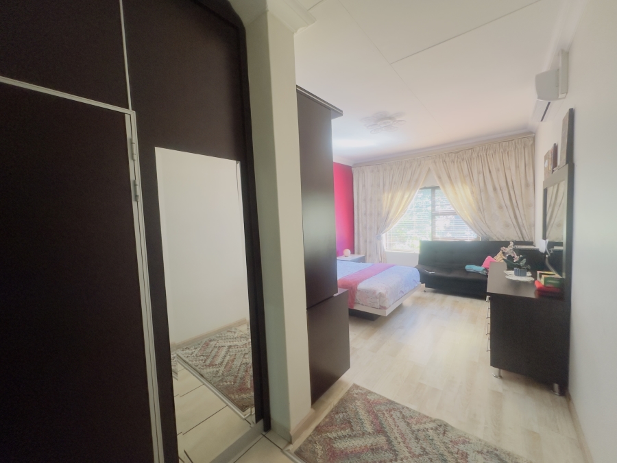 6 Bedroom Property for Sale in Lambton Gauteng