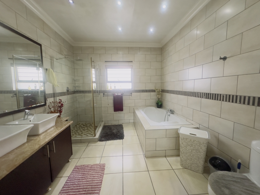 6 Bedroom Property for Sale in Lambton Gauteng