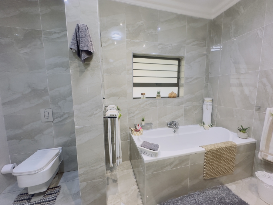 6 Bedroom Property for Sale in Lambton Gauteng