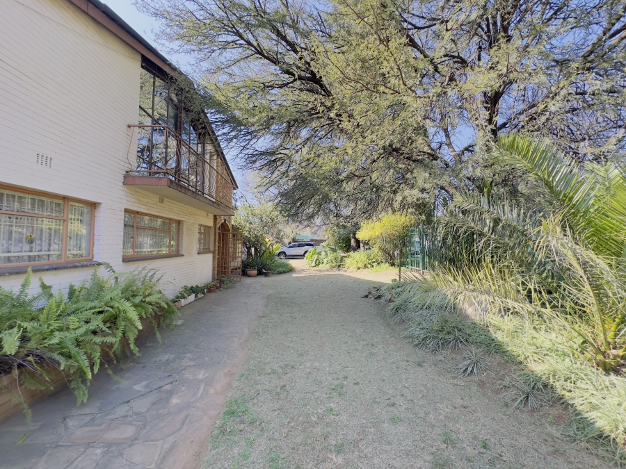 5 Bedroom Property for Sale in Parkhill Gardens Gauteng