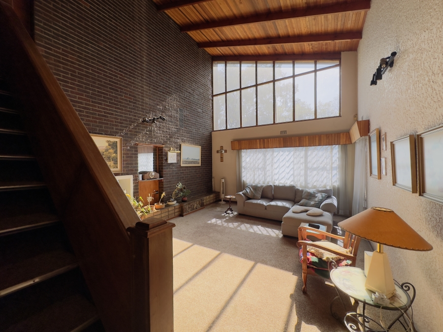 5 Bedroom Property for Sale in Parkhill Gardens Gauteng