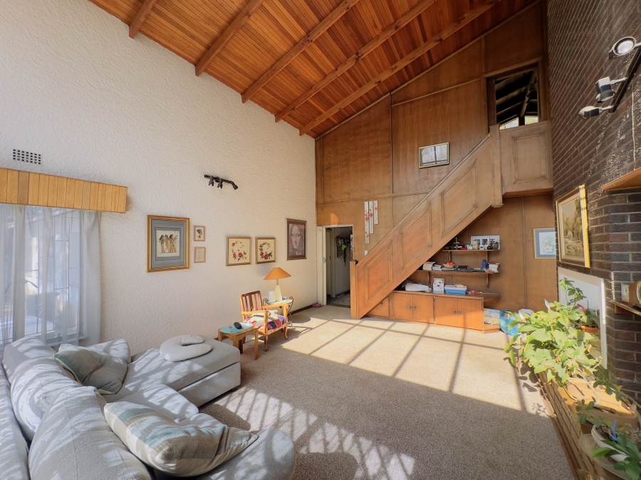 5 Bedroom Property for Sale in Parkhill Gardens Gauteng
