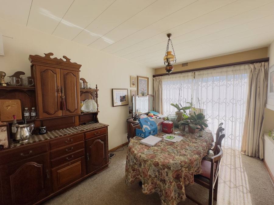 5 Bedroom Property for Sale in Parkhill Gardens Gauteng