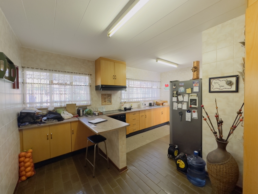 5 Bedroom Property for Sale in Parkhill Gardens Gauteng