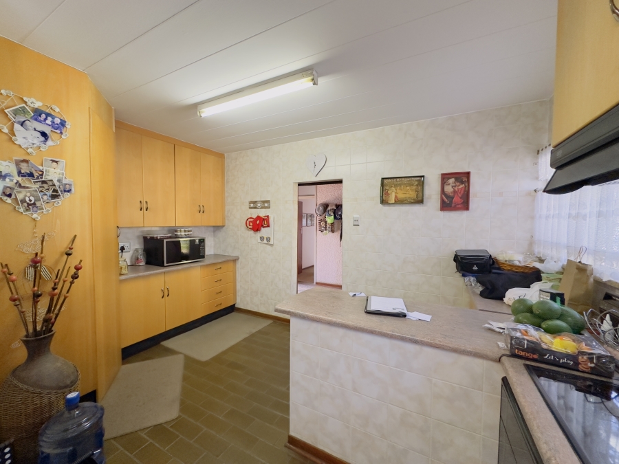 5 Bedroom Property for Sale in Parkhill Gardens Gauteng