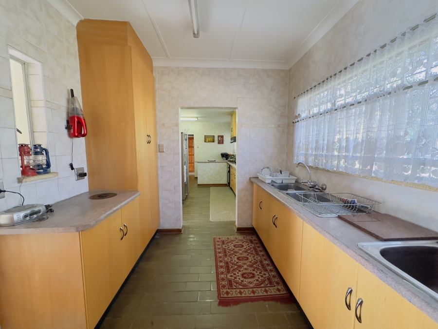 5 Bedroom Property for Sale in Parkhill Gardens Gauteng