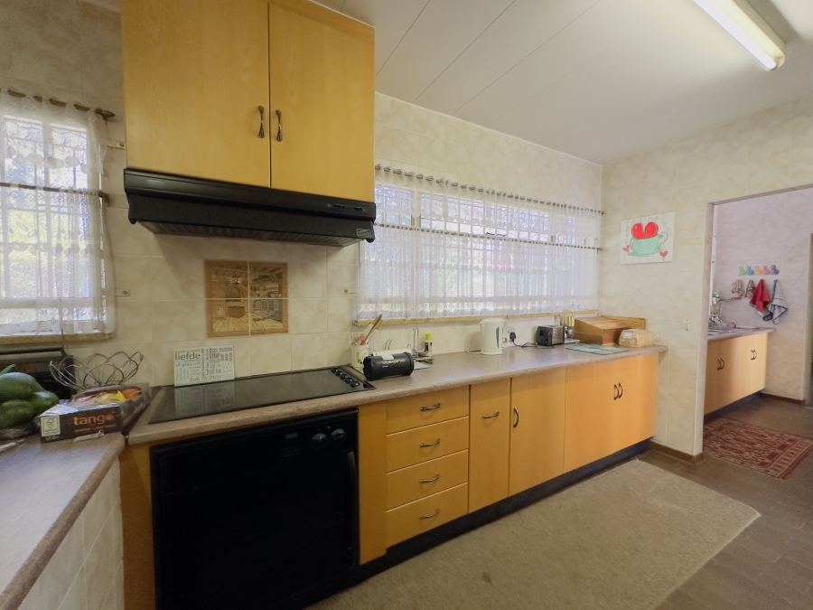 5 Bedroom Property for Sale in Parkhill Gardens Gauteng